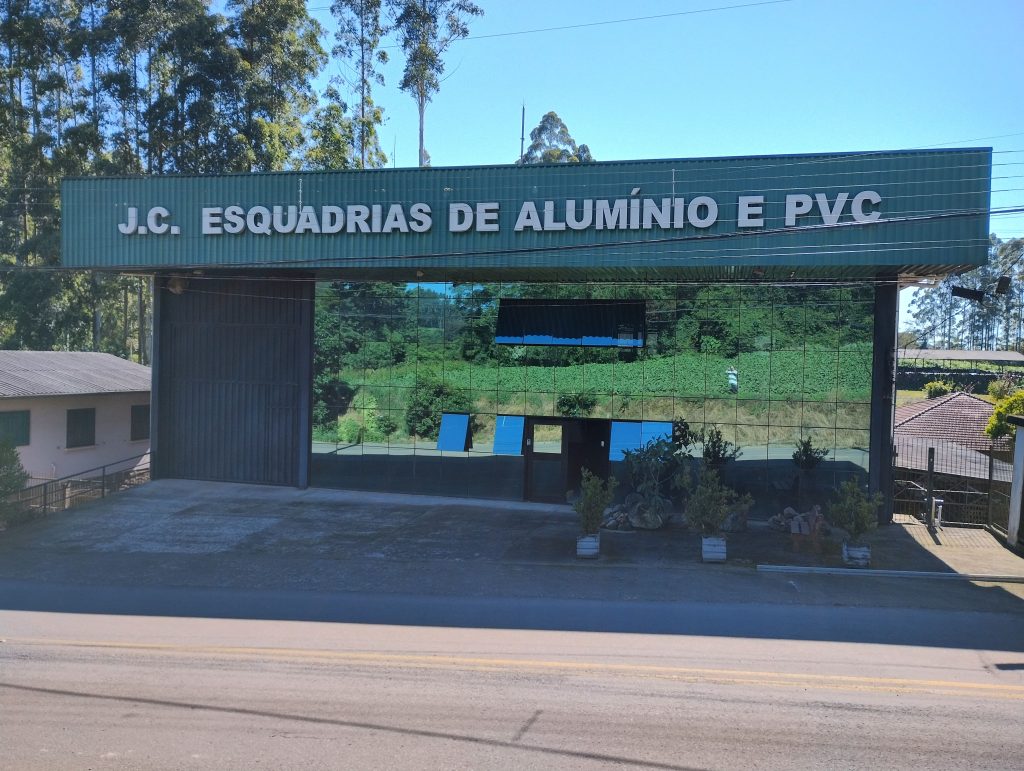 Fachada da sede da JC Esquadrias